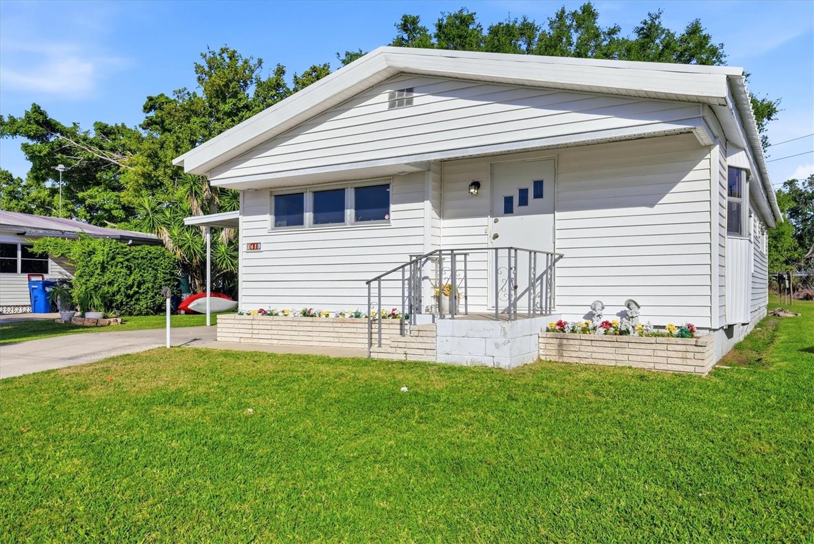 Image 2 of 48 For 1419 41st Avenue E