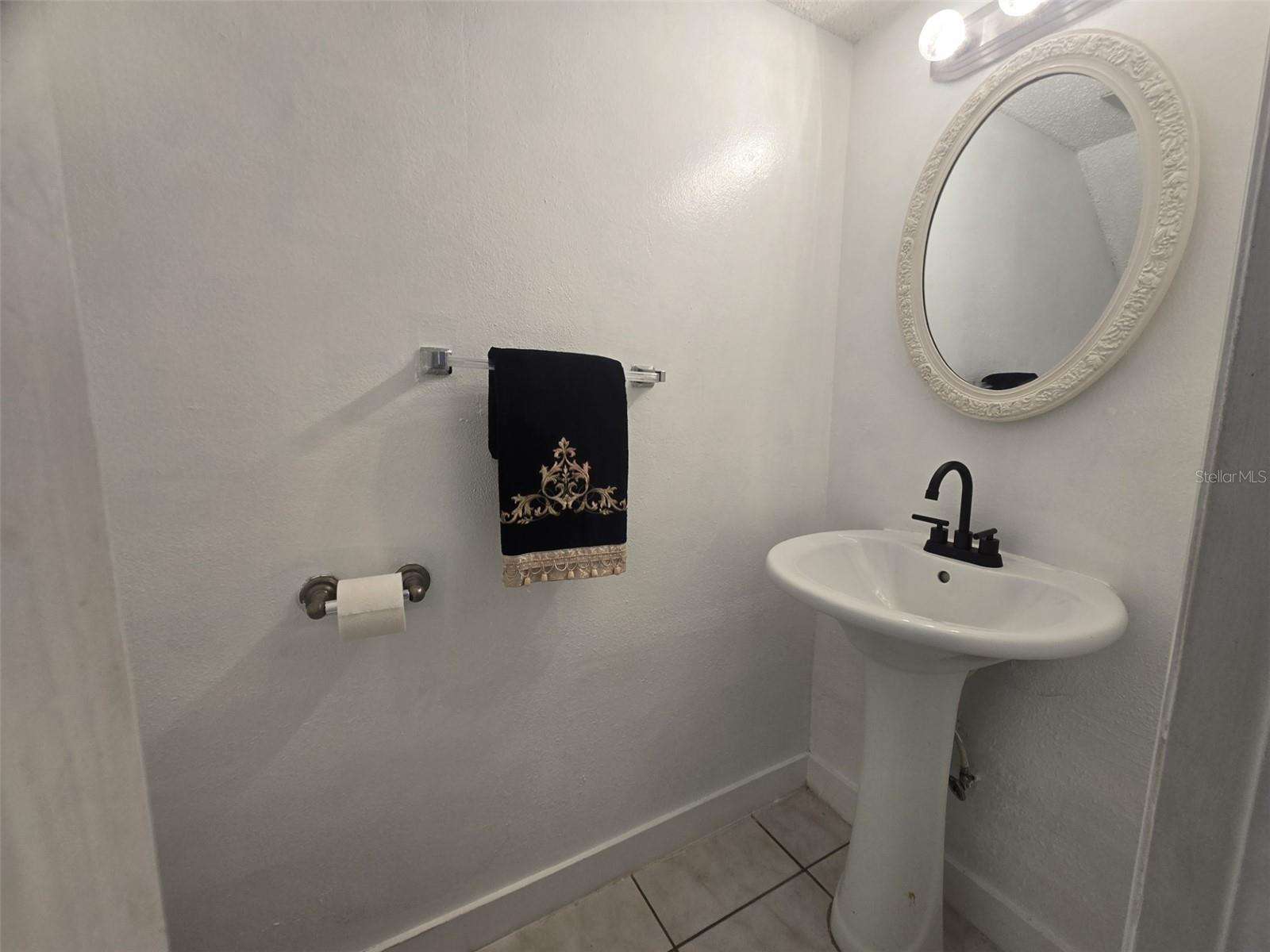 Image 10 of 21 For 210 Amherst Avenue 100