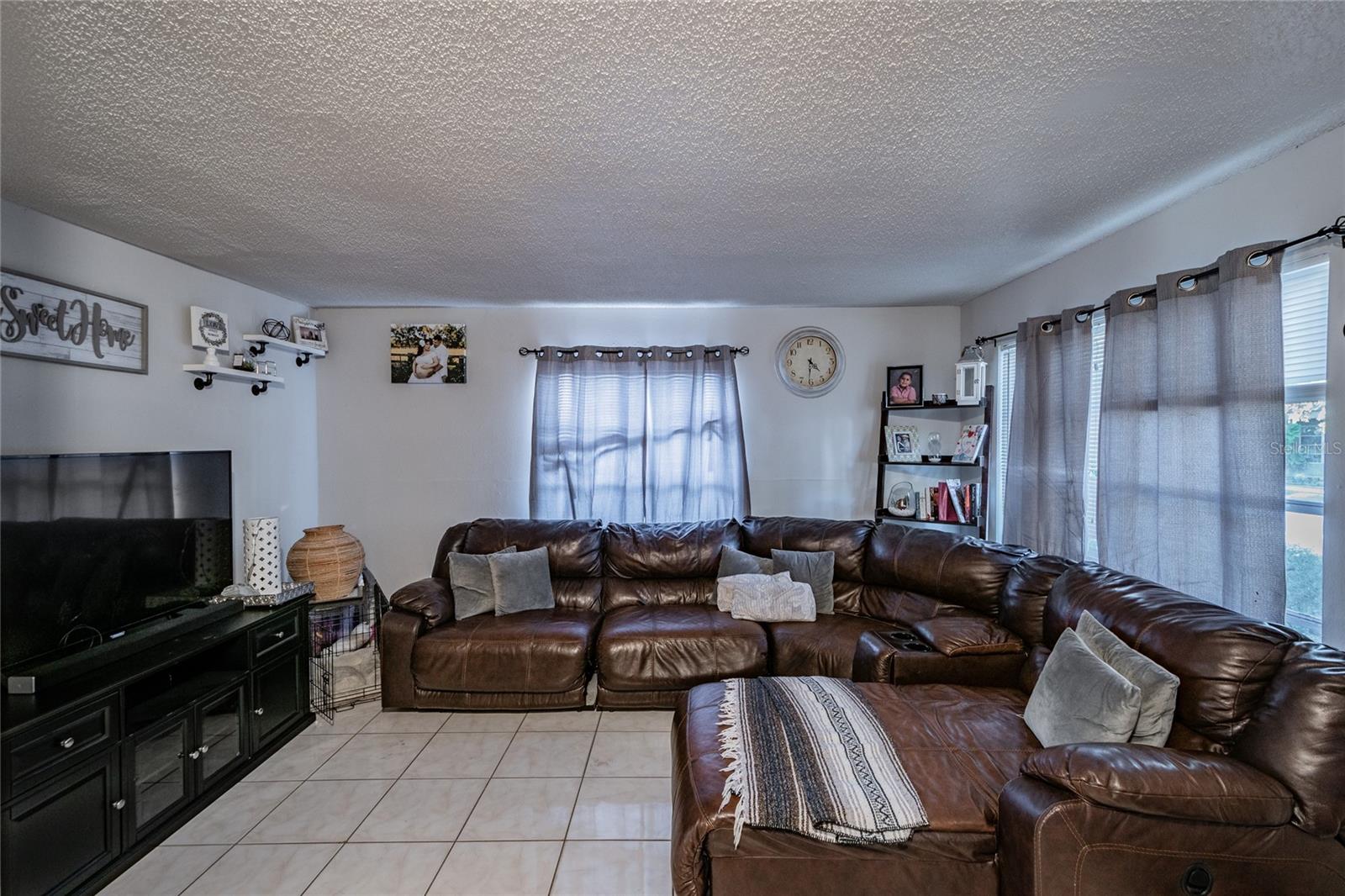 Image 18 of 21 For 210 Amherst Avenue 100