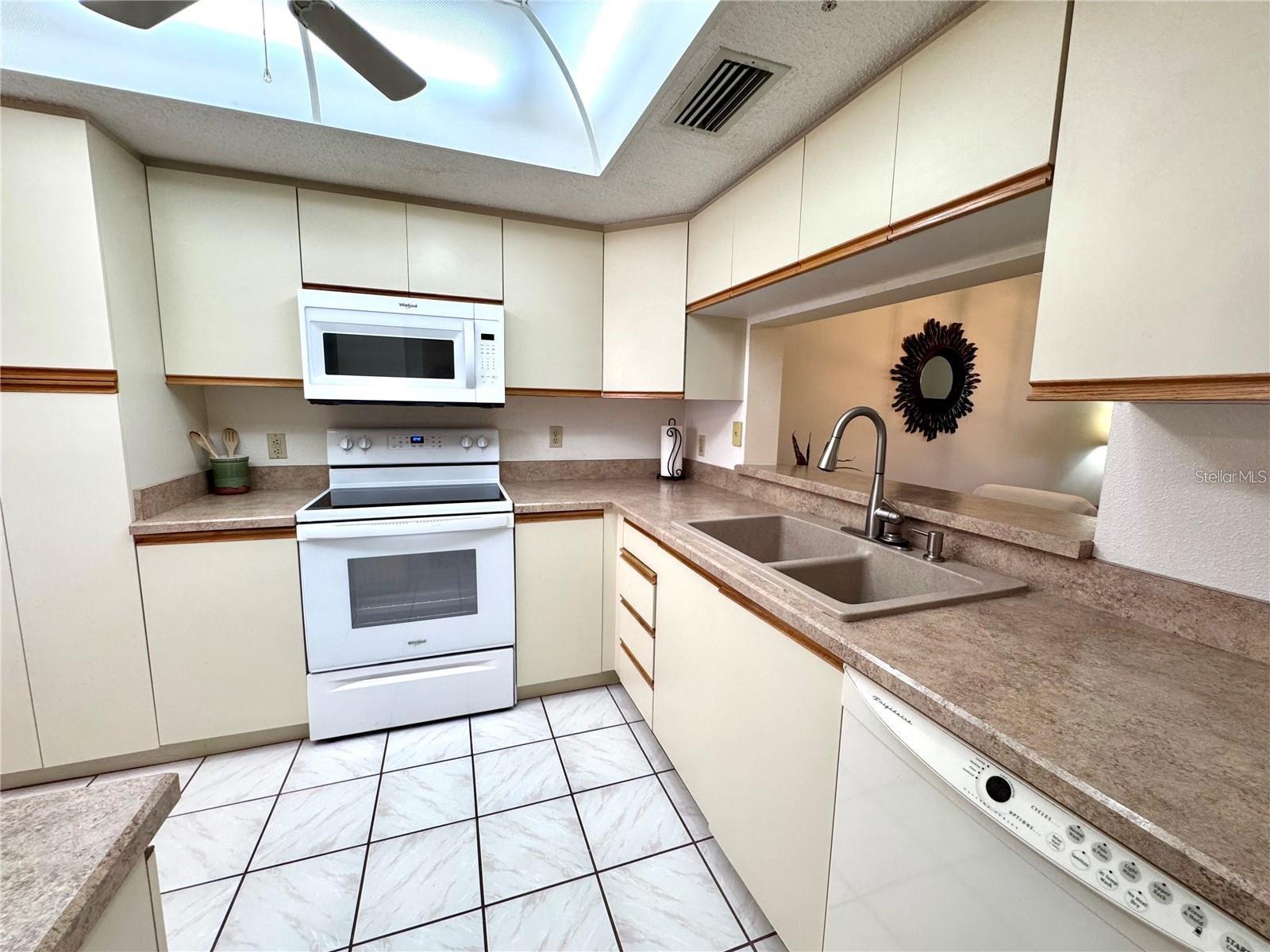 Image 7 of 27 For 6505 Stone River Road 309