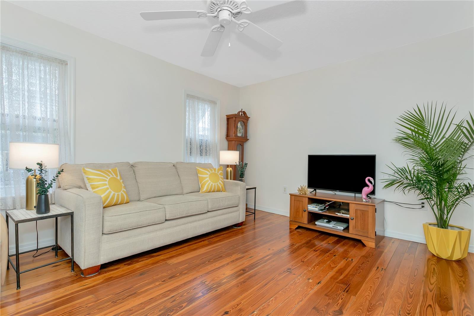 Image 5 of 40 For 14 Braden Castle Drive