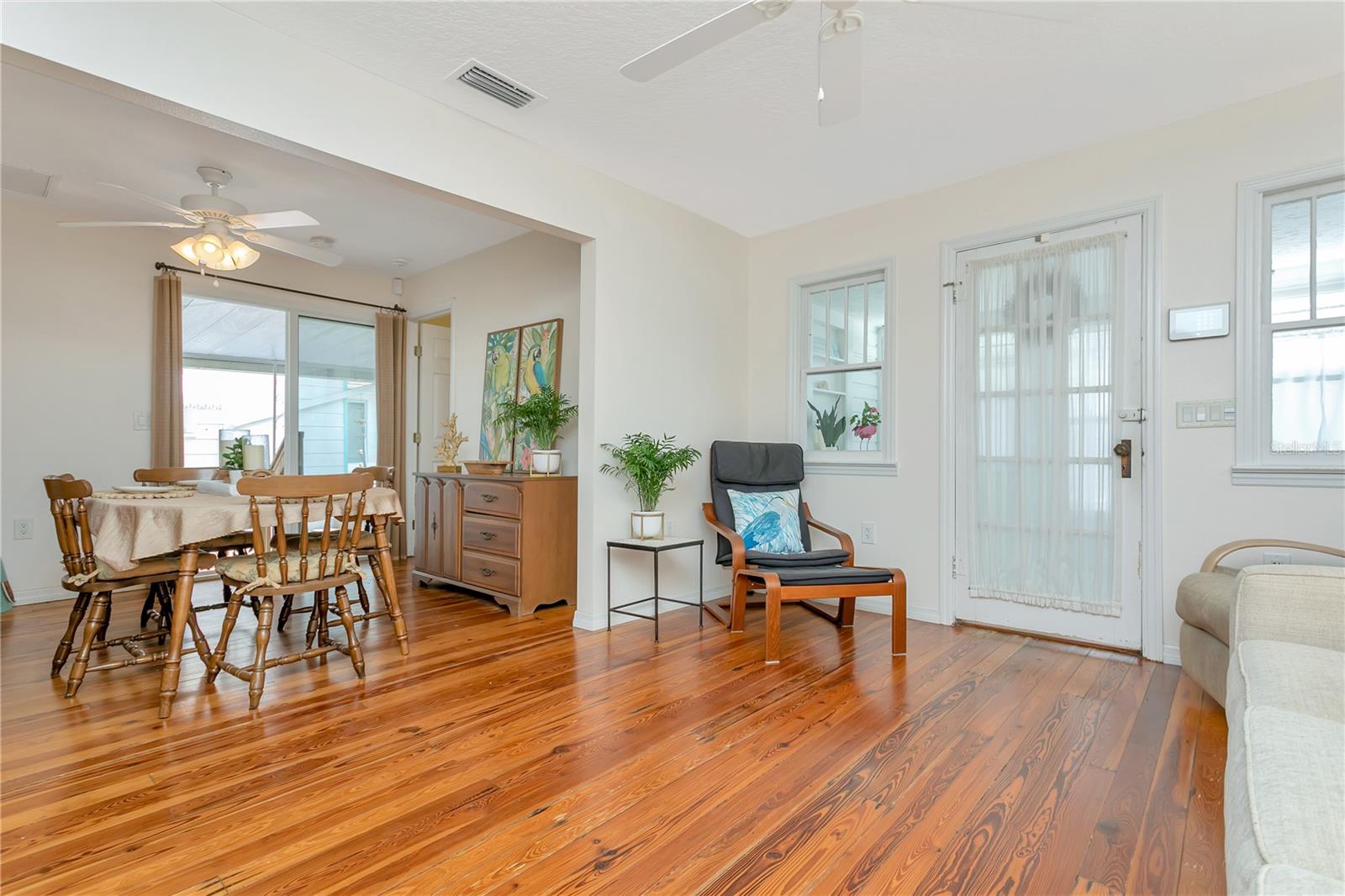 Image 7 of 40 For 14 Braden Castle Drive