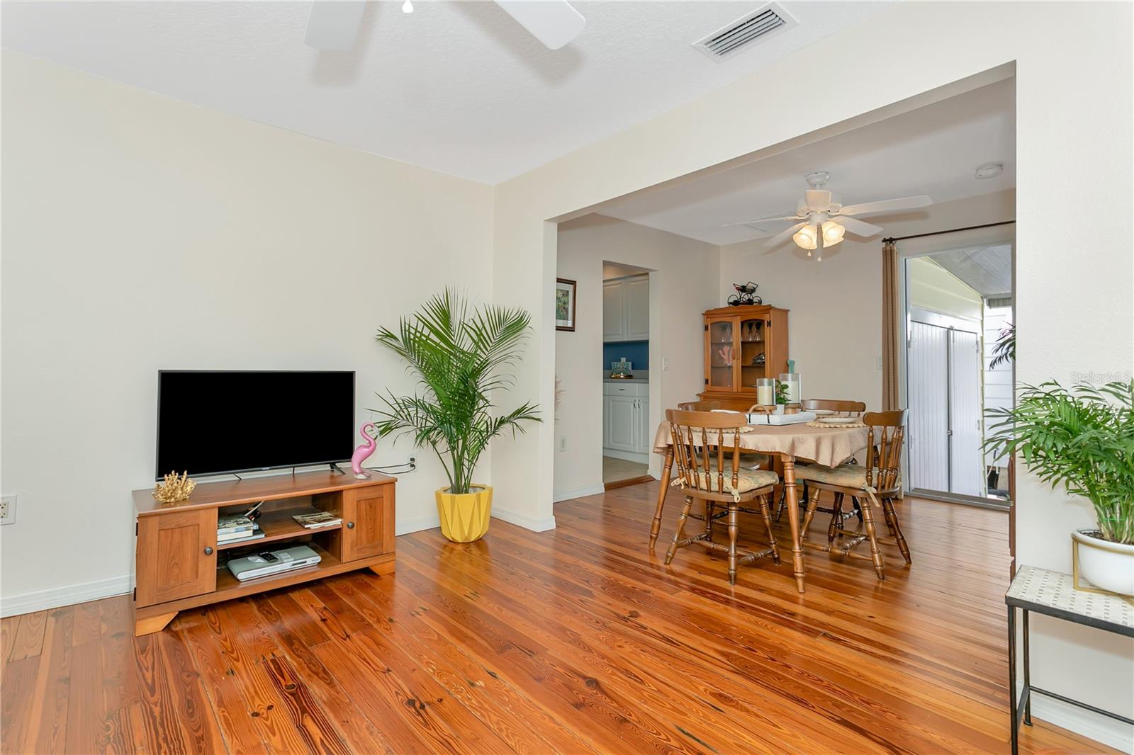 Image 8 of 40 For 14 Braden Castle Drive