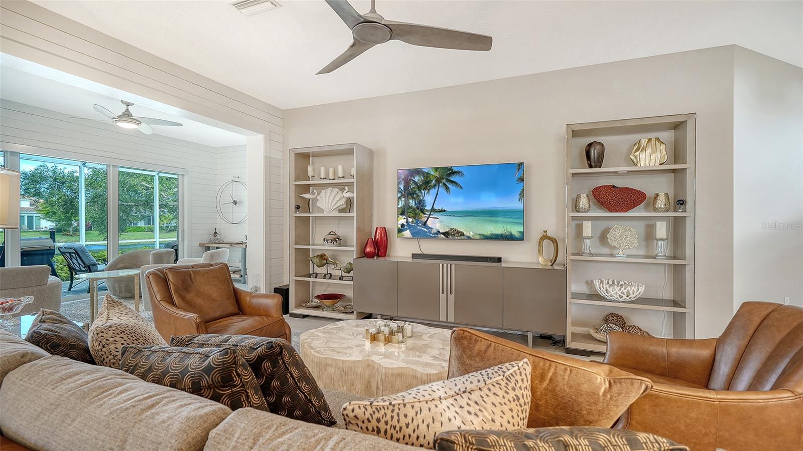 Listing photo id 8 for 7198 Del Lago Drive