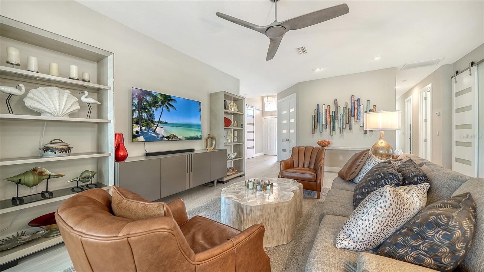 Listing photo id 9 for 7198 Del Lago Drive