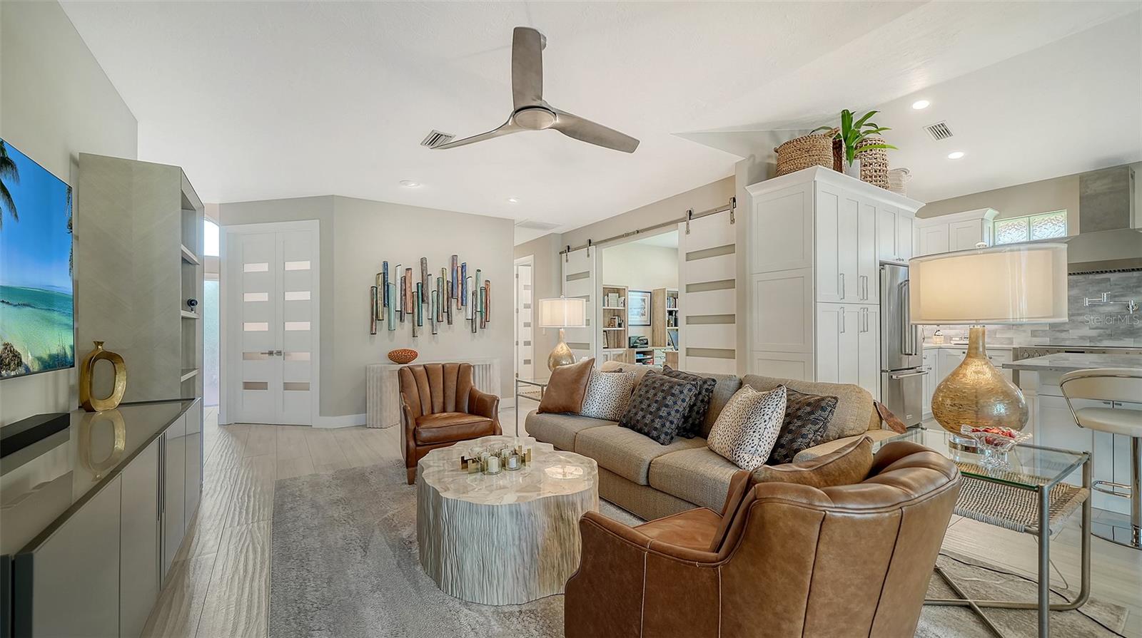 Listing photo id 10 for 7198 Del Lago Drive