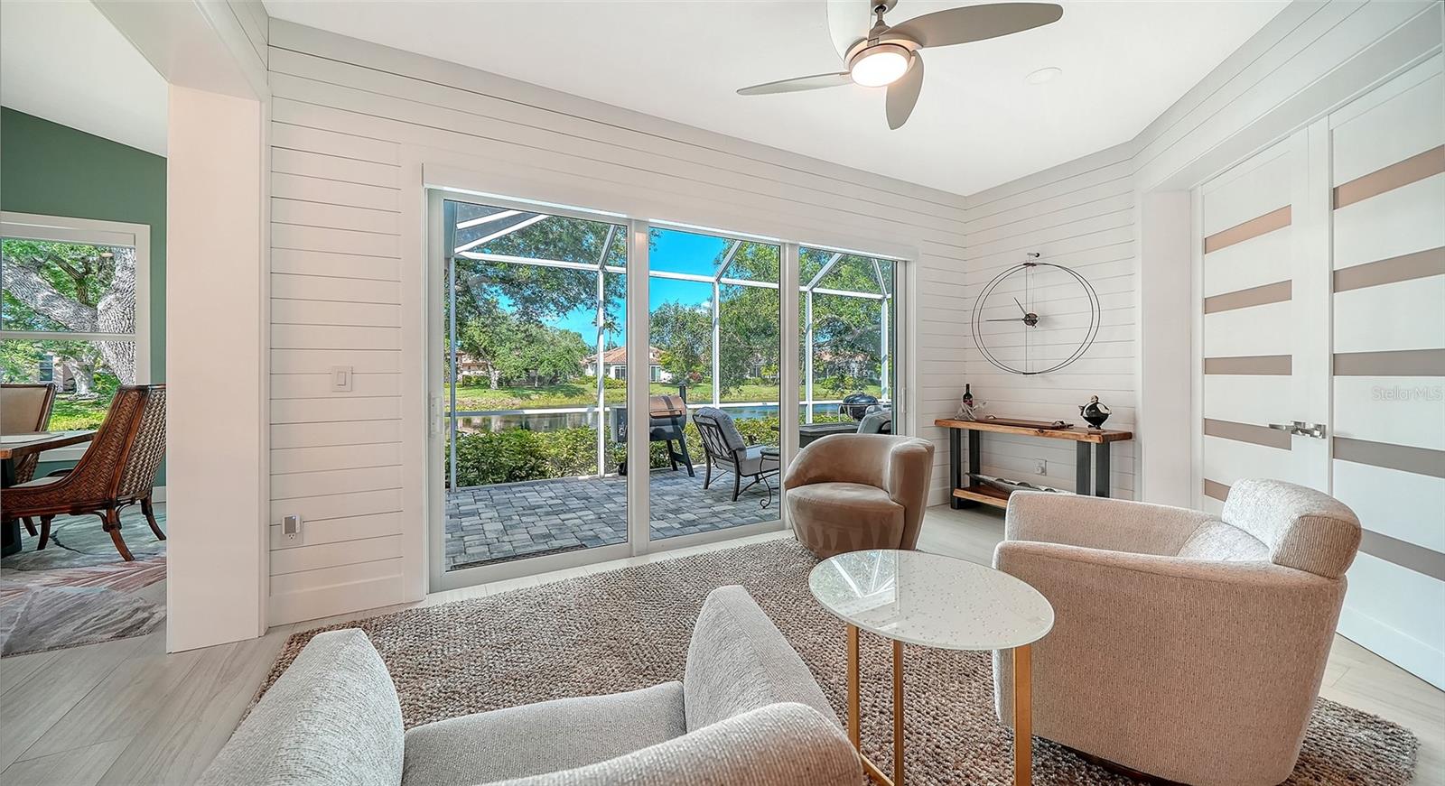 Listing photo id 12 for 7198 Del Lago Drive