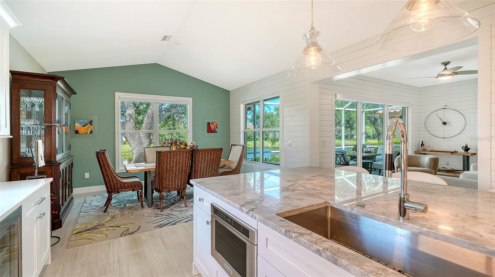 Listing photo id 27 for 7198 Del Lago Drive