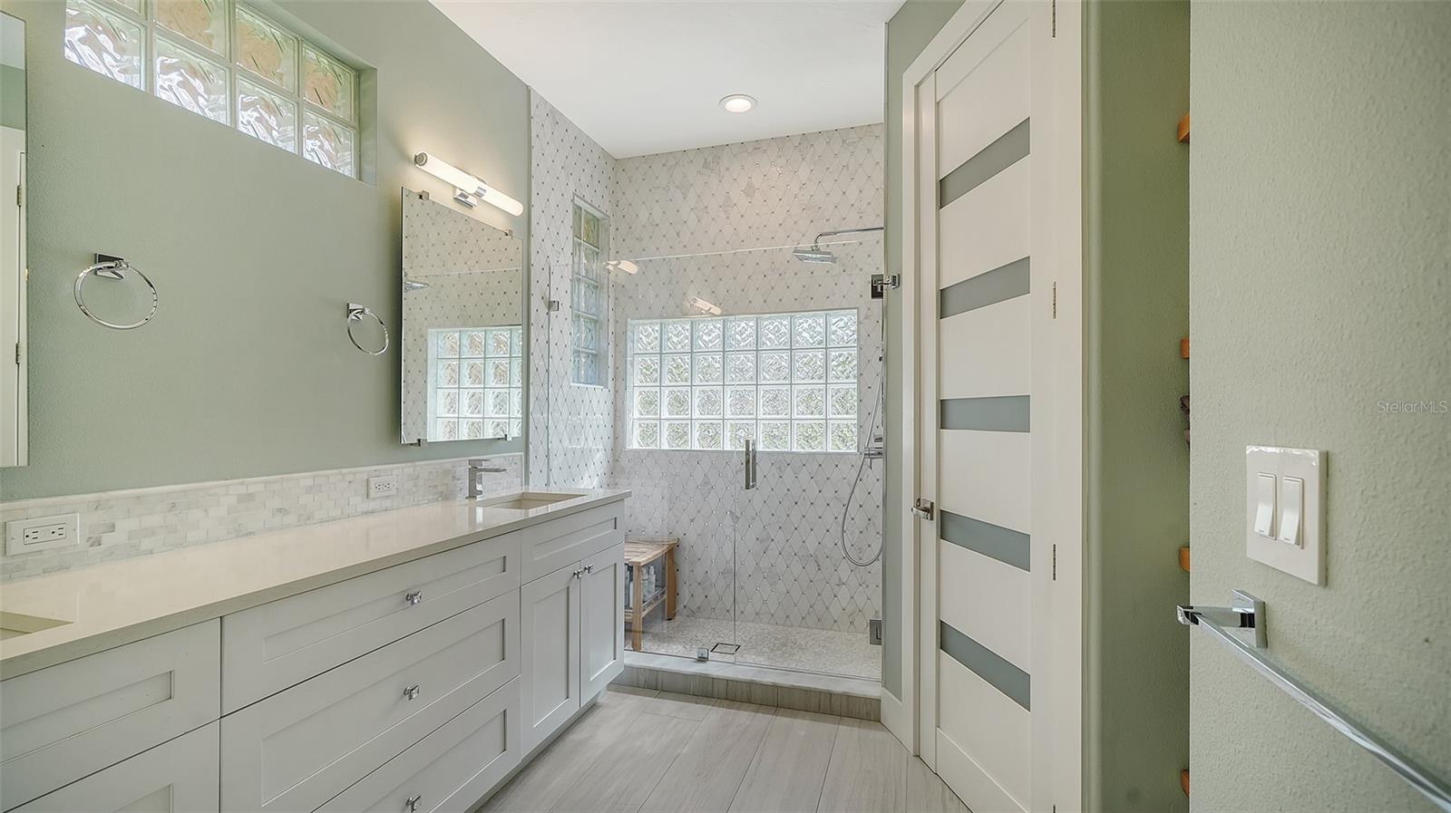 Listing photo id 34 for 7198 Del Lago Drive