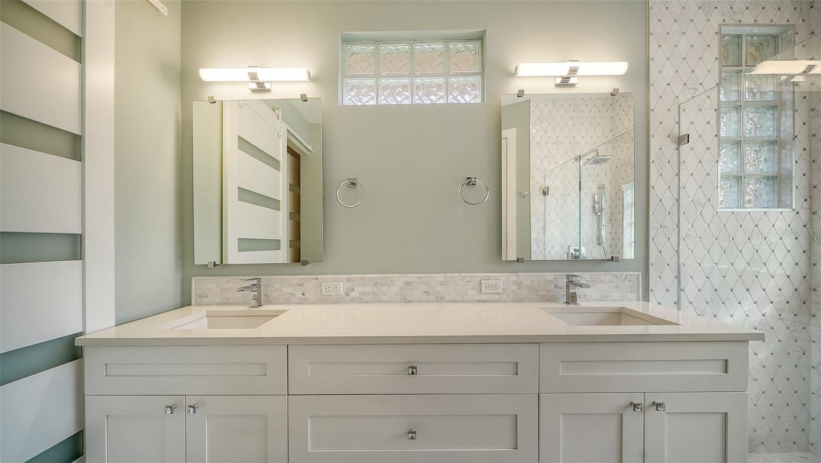 Listing photo id 35 for 7198 Del Lago Drive