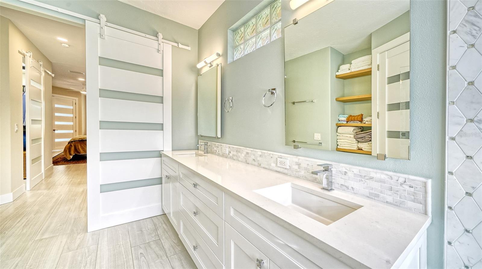 Listing photo id 37 for 7198 Del Lago Drive