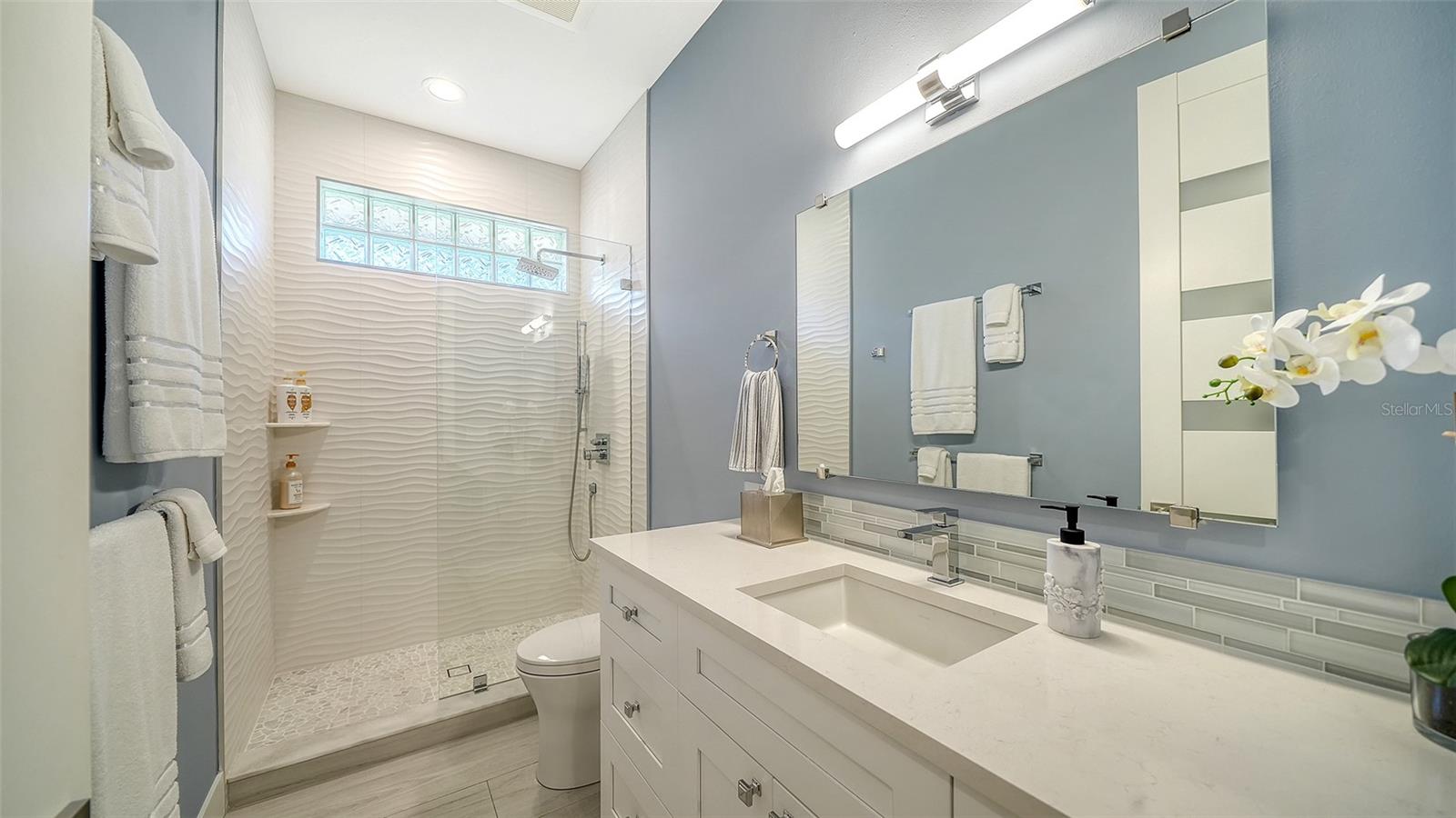 Listing photo id 45 for 7198 Del Lago Drive