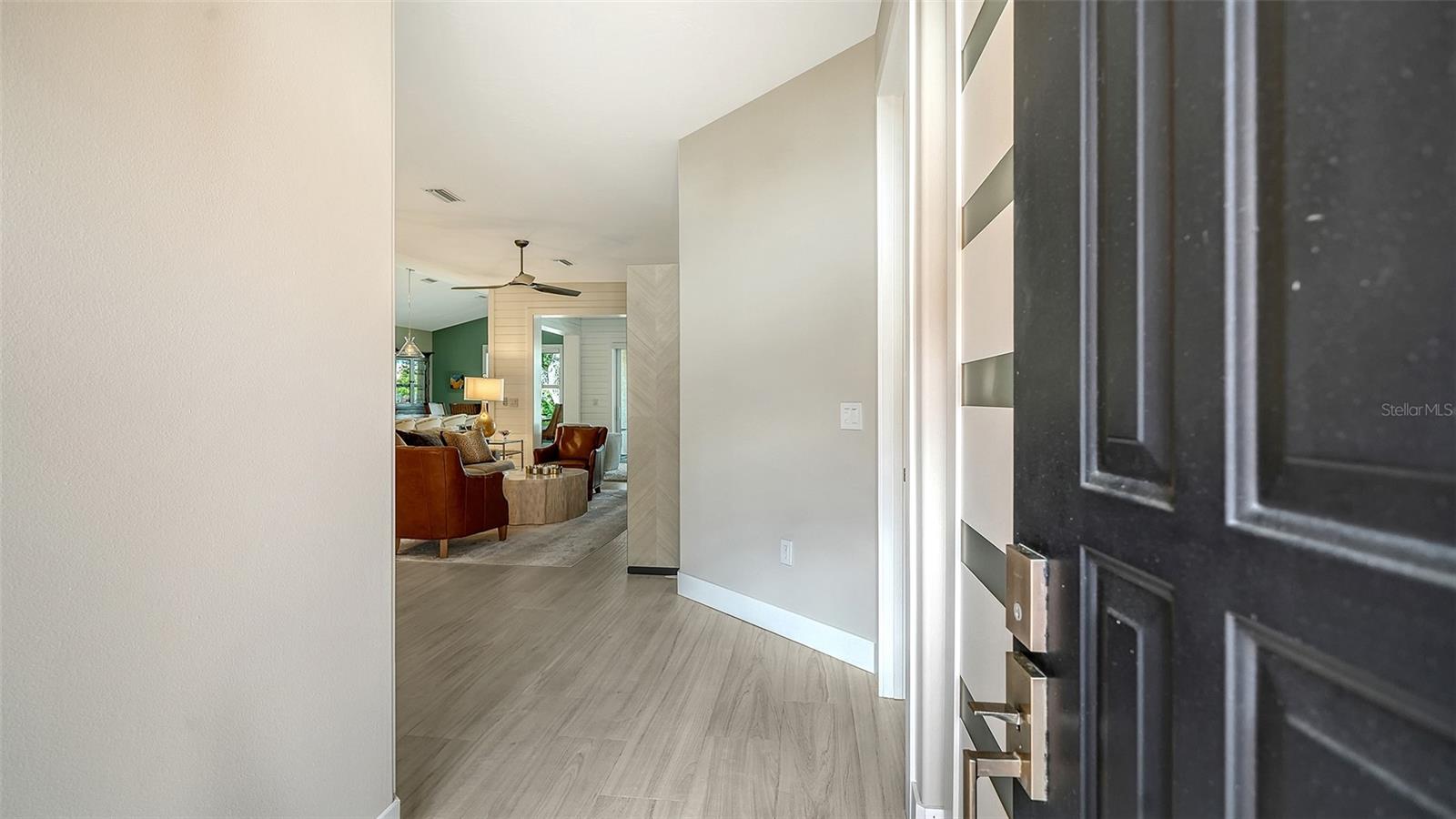 Listing photo id 5 for 7198 Del Lago Drive