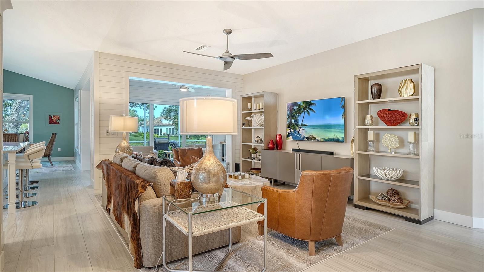 Listing photo id 7 for 7198 Del Lago Drive