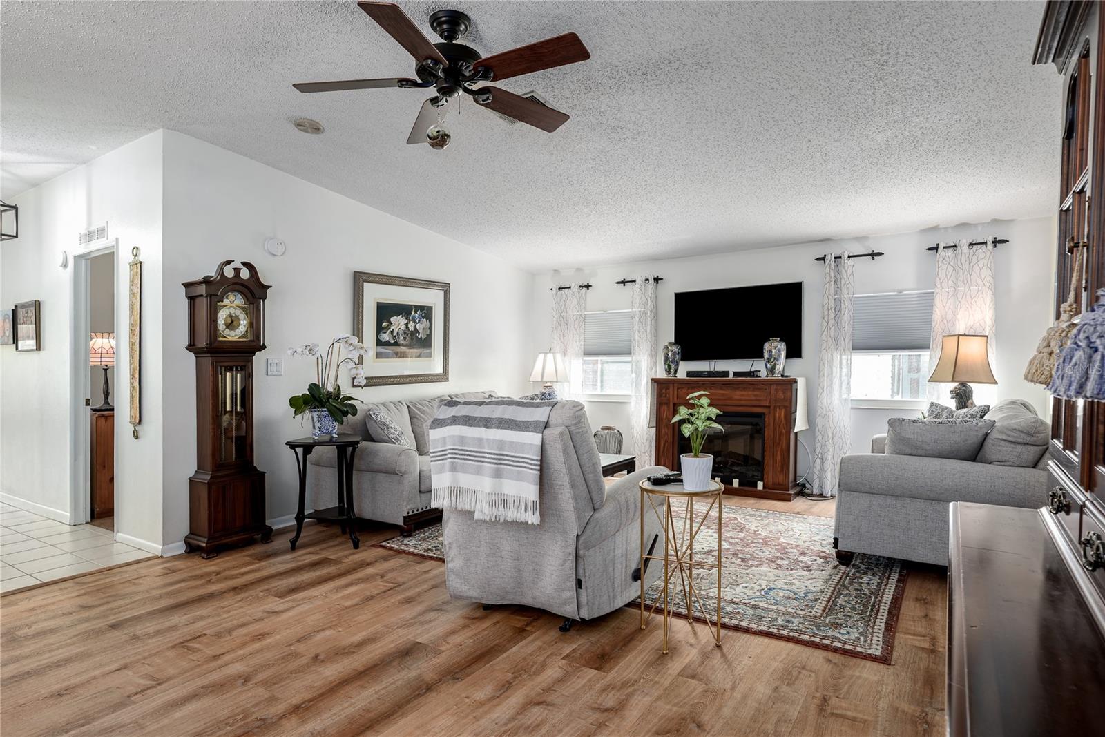 Image 14 of 46 For 8520 Countess Avenue Circle