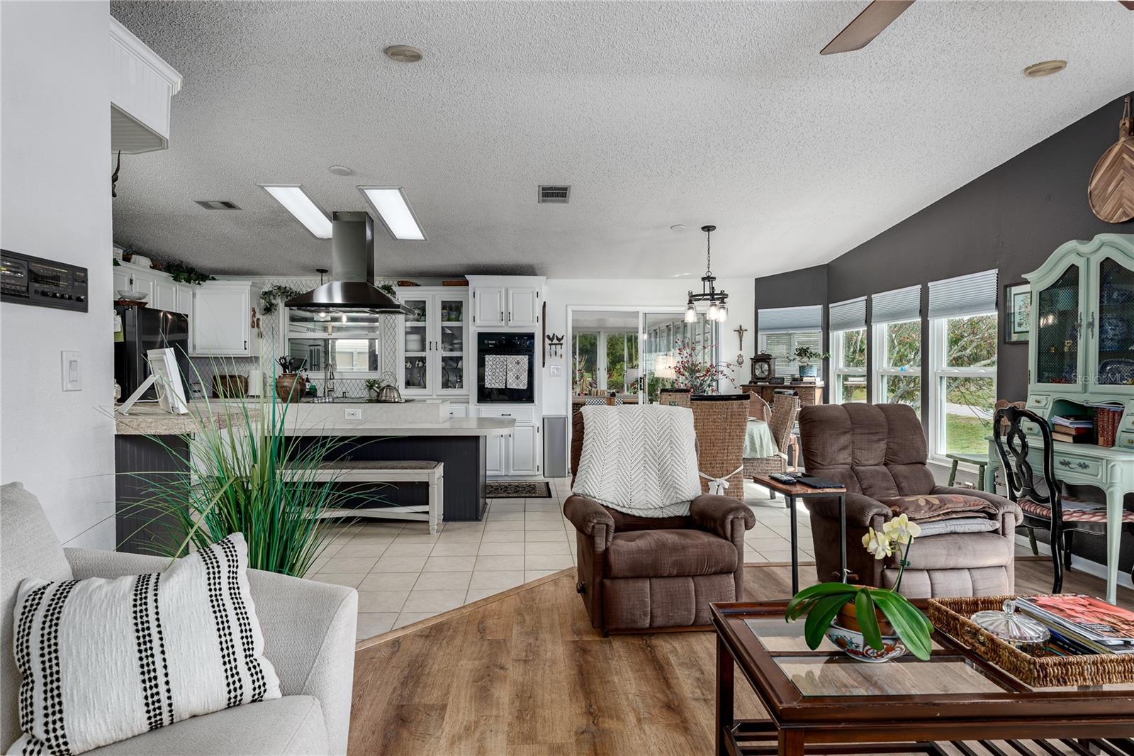 Image 9 of 46 For 8520 Countess Avenue Circle