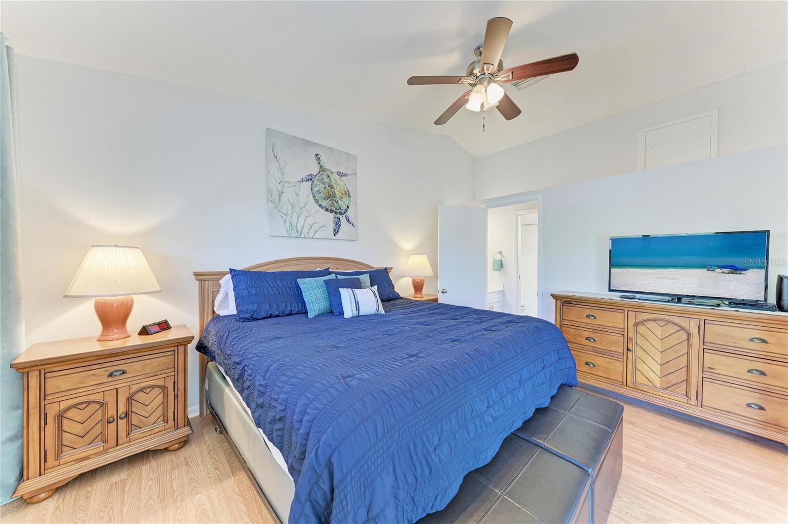 Image 14 of 42 For 4578 Red Maple Road 904