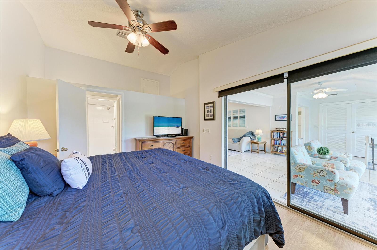 Image 15 of 42 For 4578 Red Maple Road 904