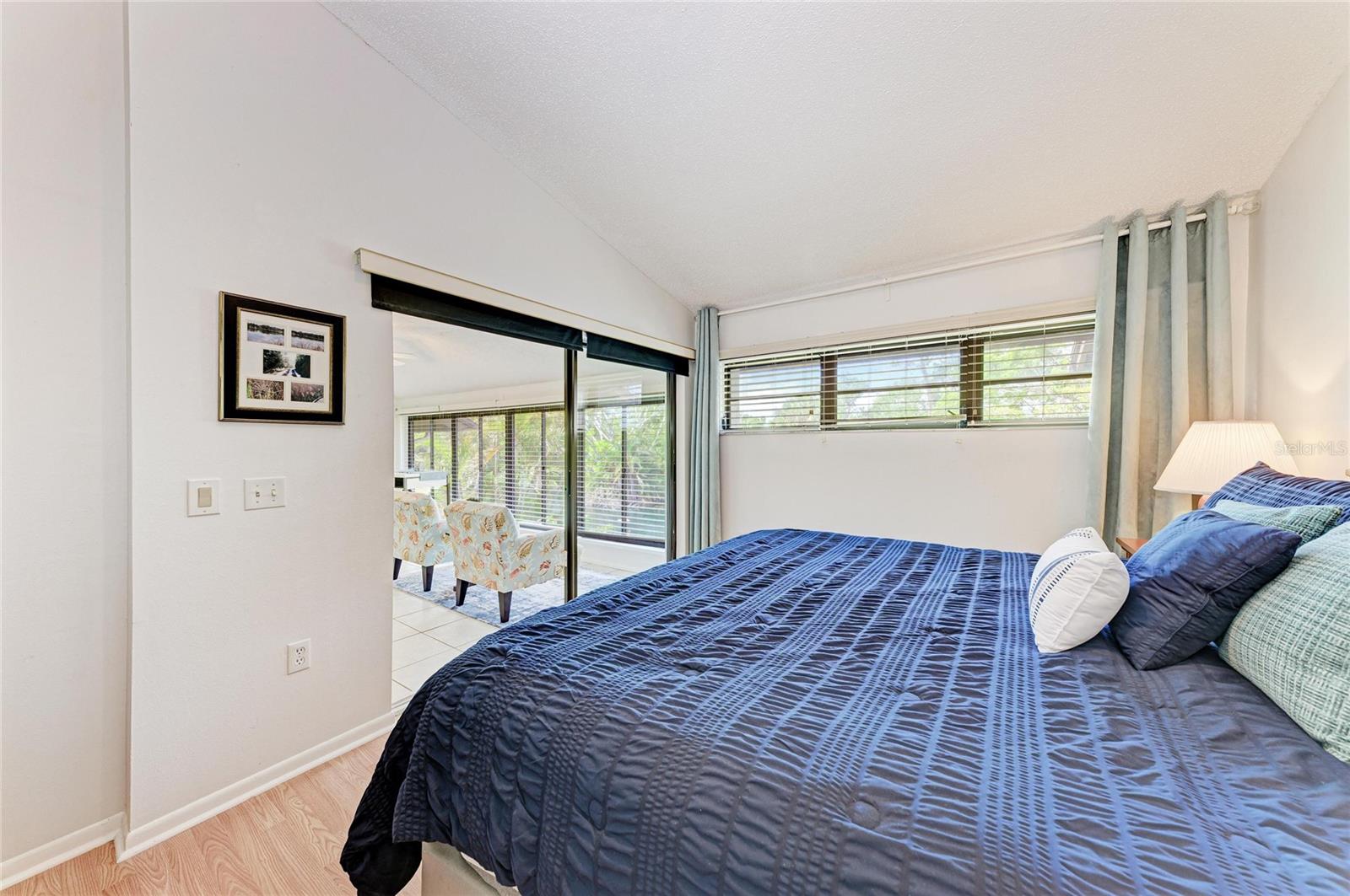 Image 17 of 42 For 4578 Red Maple Road 904