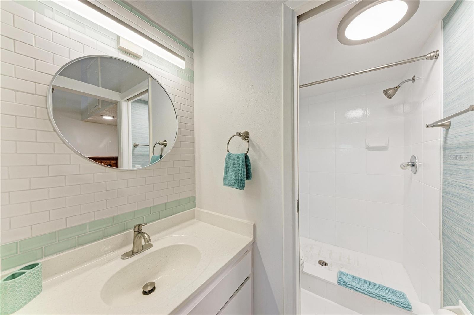 Image 18 of 42 For 4578 Red Maple Road 904