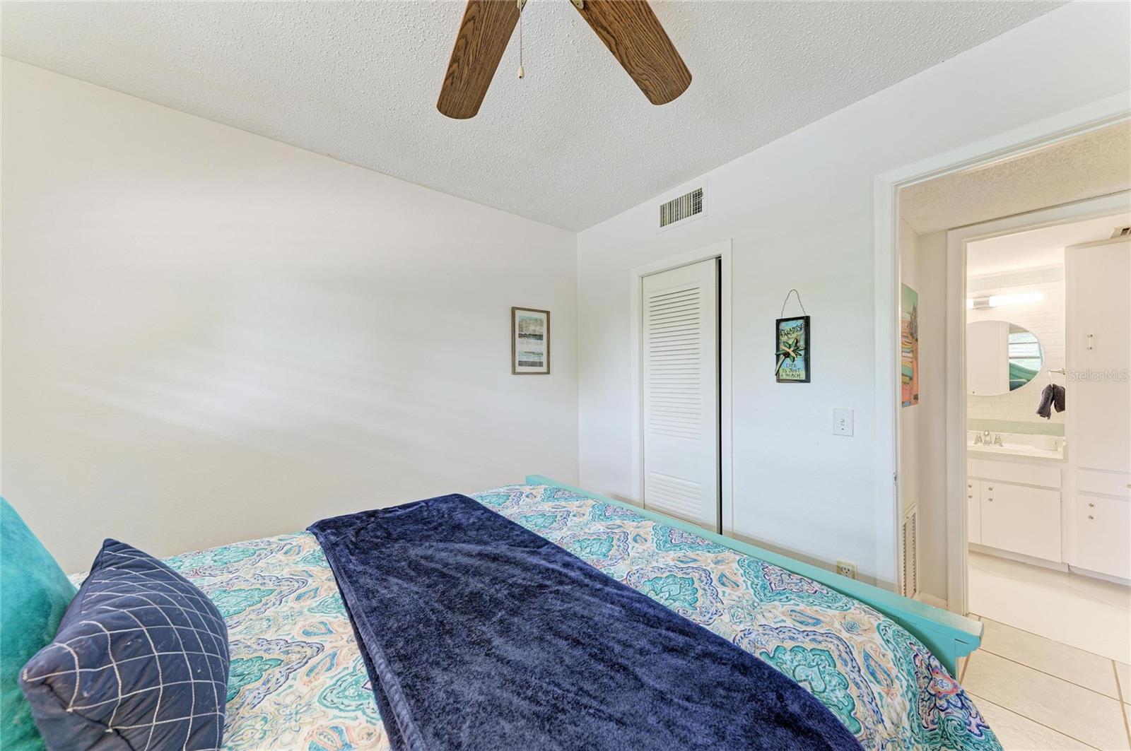 Image 21 of 42 For 4578 Red Maple Road 904