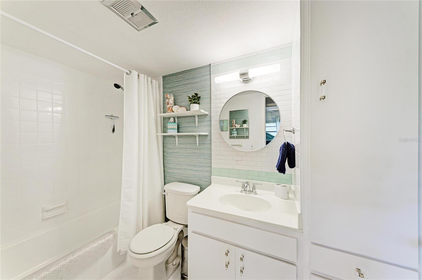 Image 22 of 42 For 4578 Red Maple Road 904