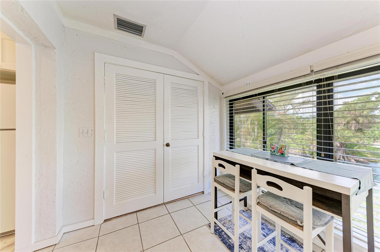 Image 23 of 42 For 4578 Red Maple Road 904