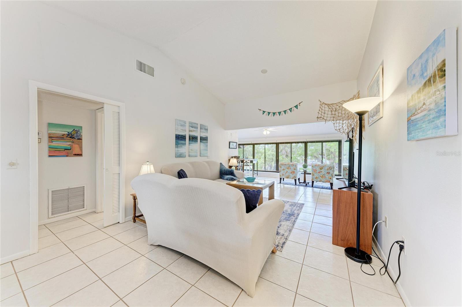 Image 5 of 42 For 4578 Red Maple Road 904