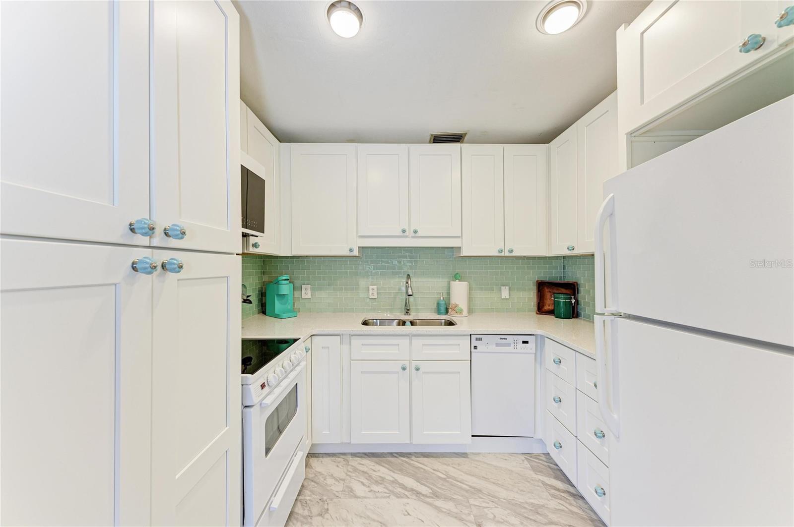 Image 7 of 42 For 4578 Red Maple Road 904