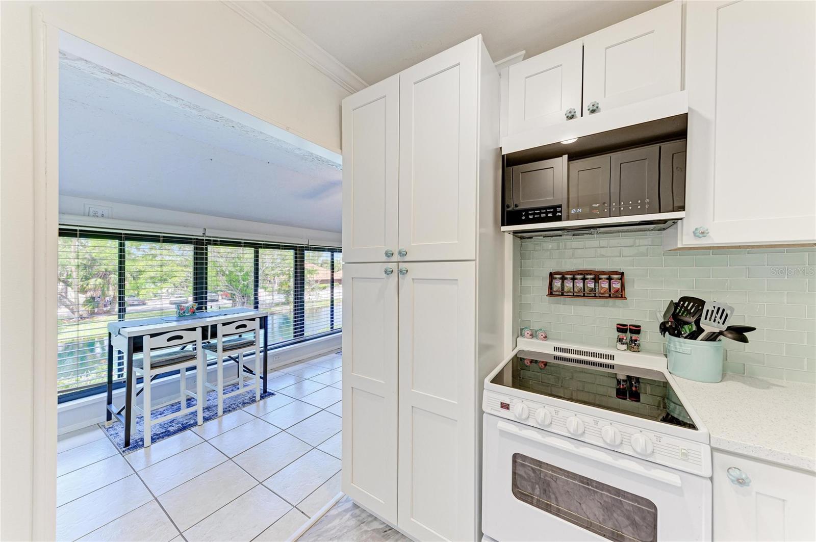 Image 9 of 42 For 4578 Red Maple Road 904