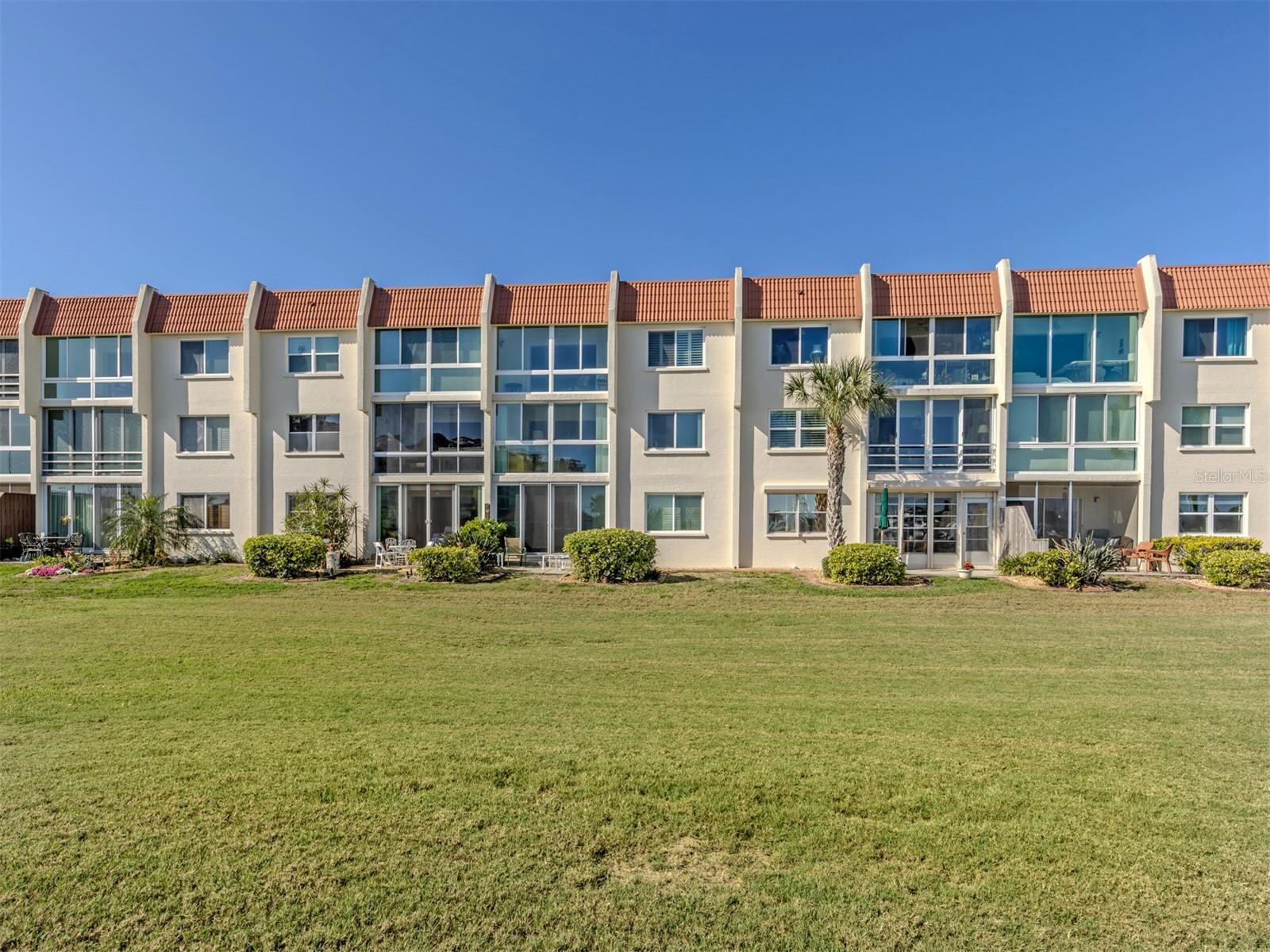 Image 2 of 62 For 250 Santa Maria Street 317