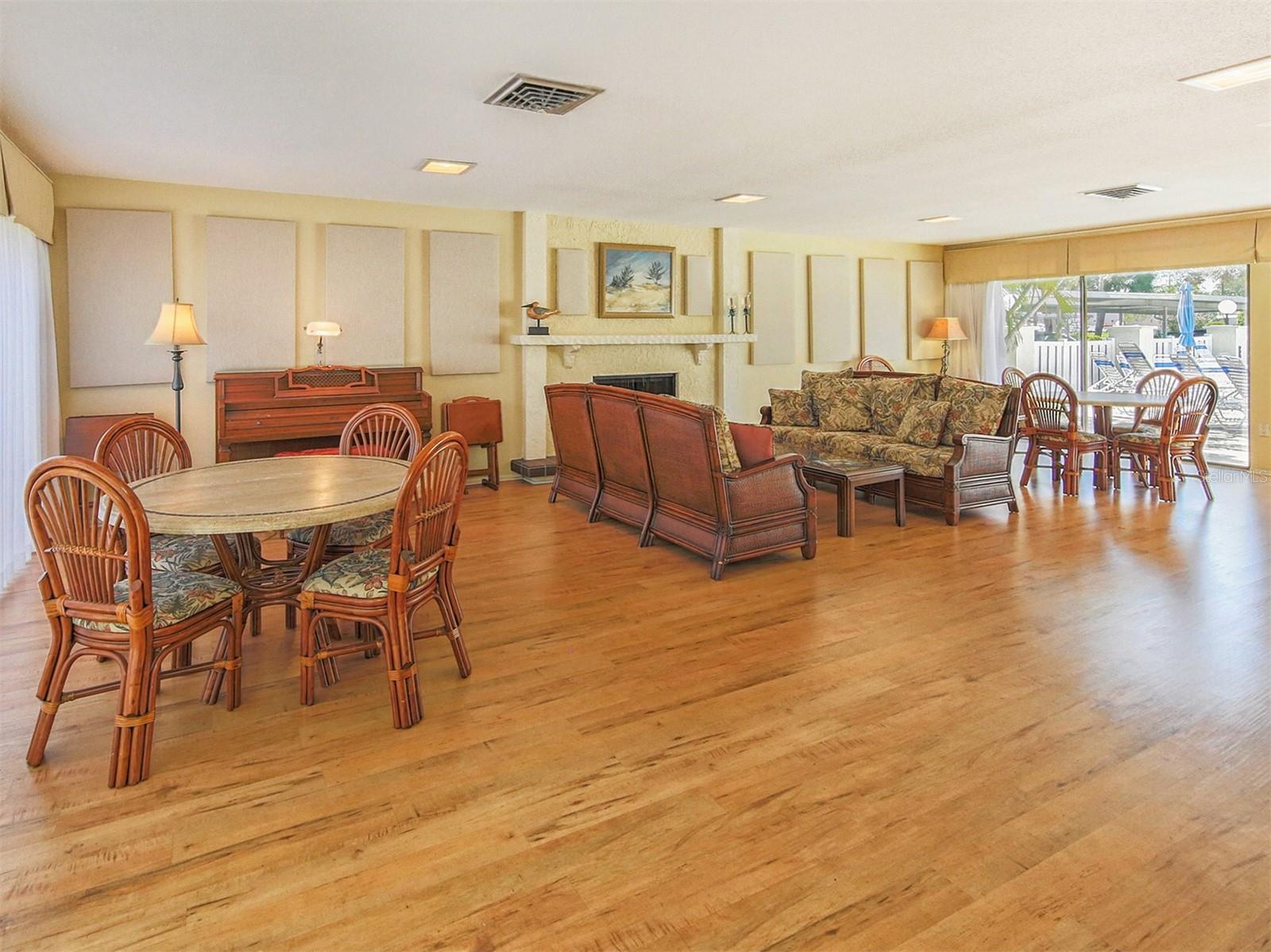 Image 40 of 62 For 250 Santa Maria Street 317