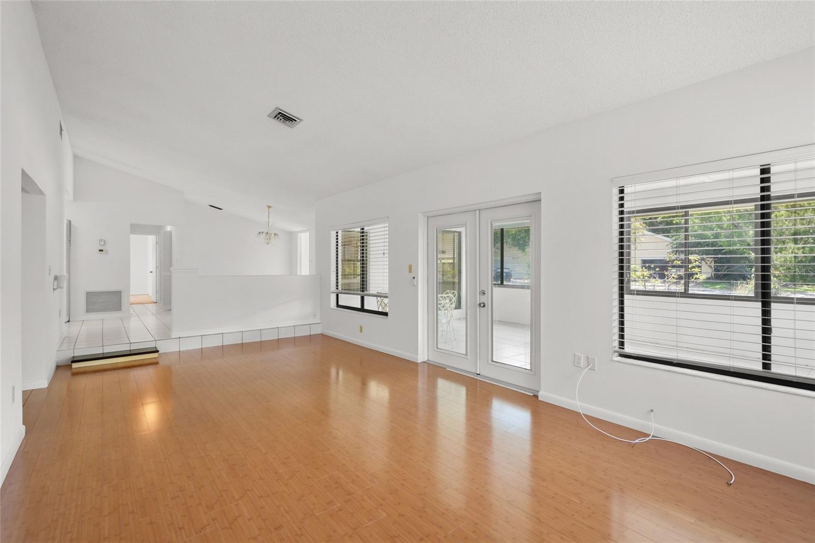 Image 15 of 41 For 4238 Carriage Drive 46