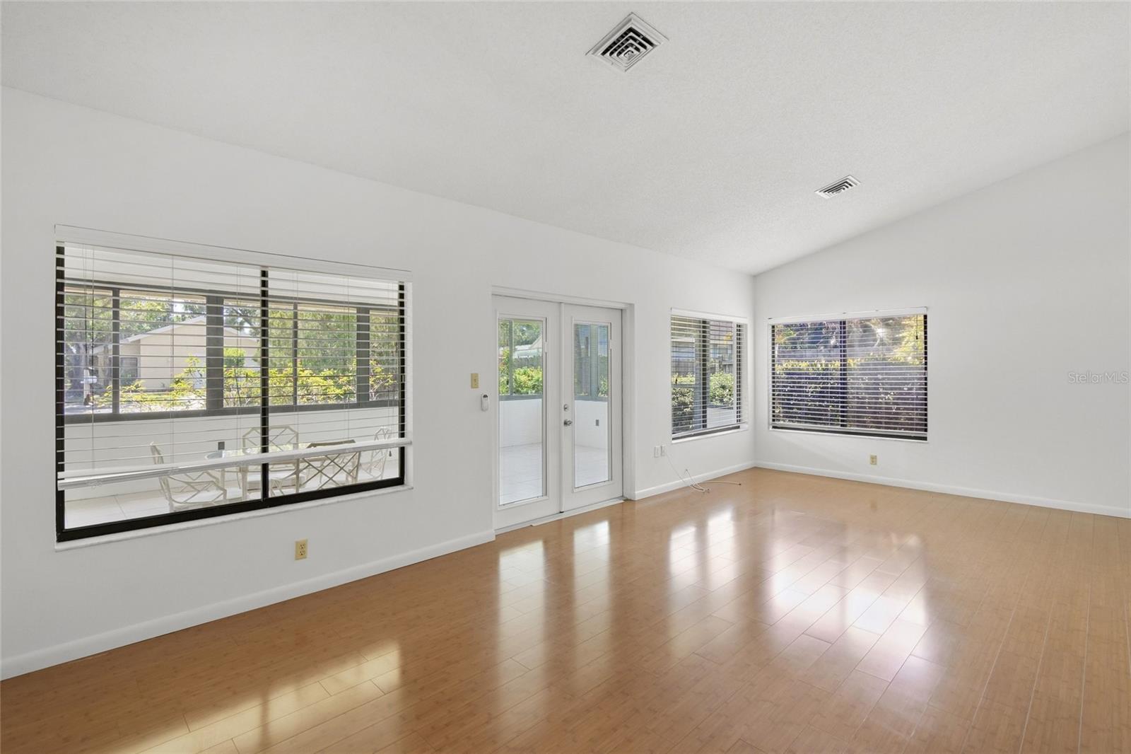 Image 16 of 41 For 4238 Carriage Drive 46