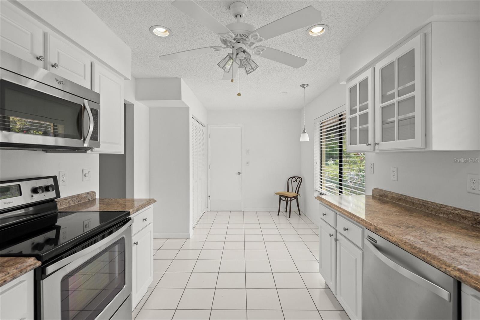 Image 18 of 41 For 4238 Carriage Drive 46