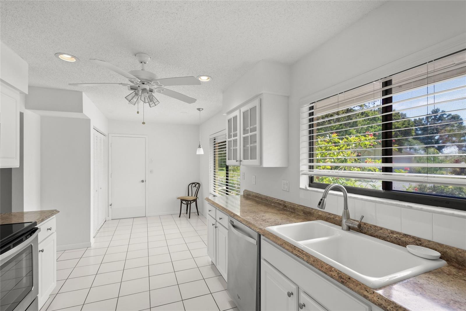 Image 19 of 41 For 4238 Carriage Drive 46