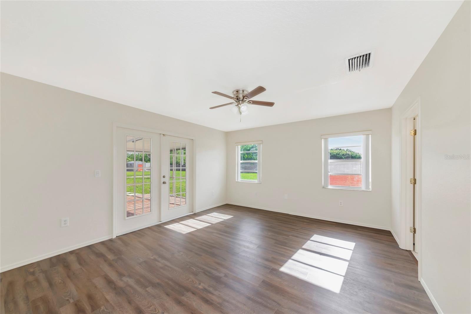 Image 10 of 52 For 5615 18th Avenue E