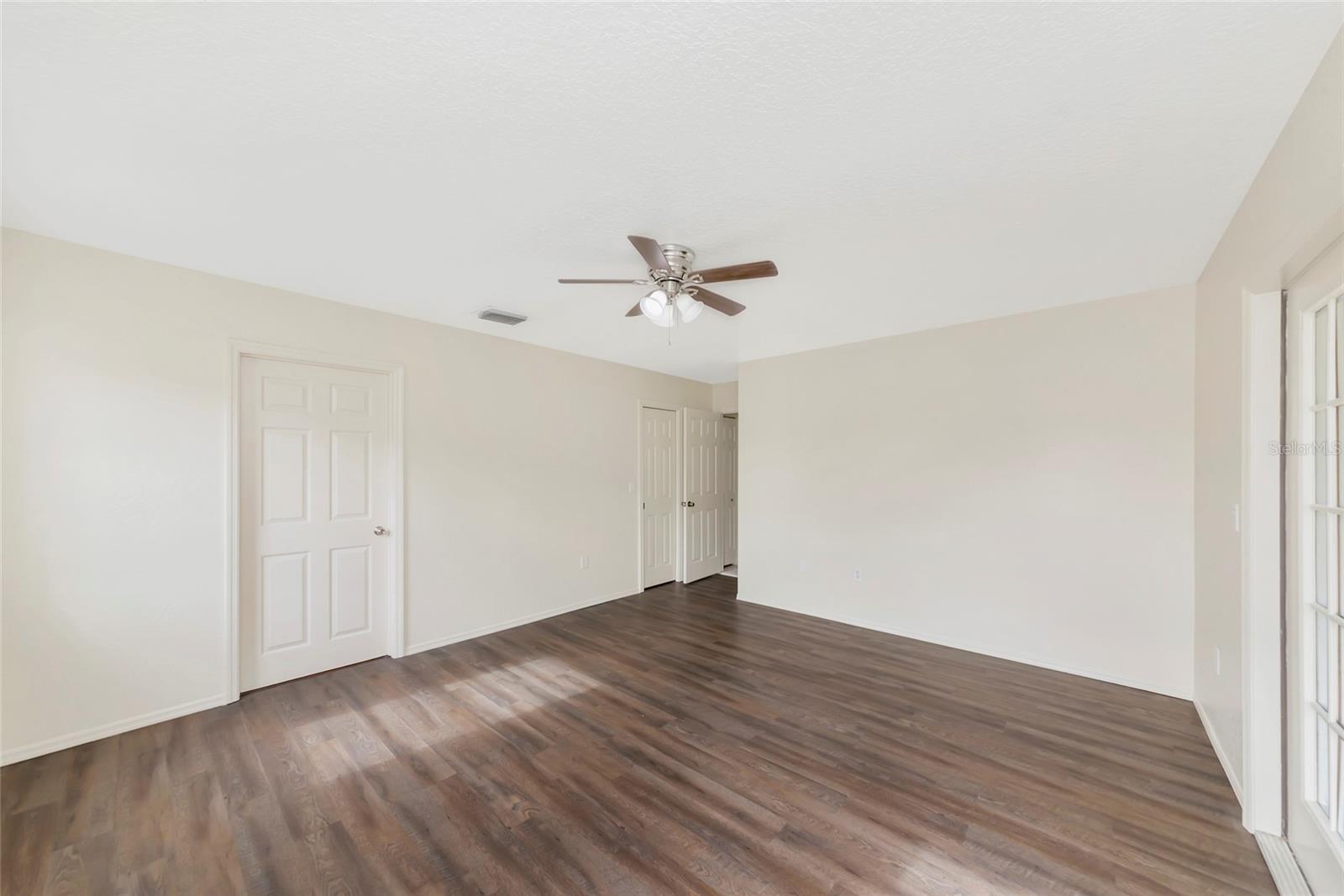 Image 11 of 52 For 5615 18th Avenue E