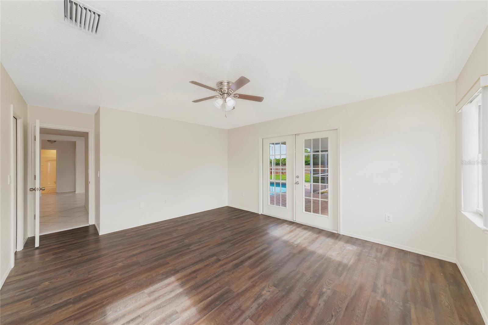 Image 12 of 52 For 5615 18th Avenue E