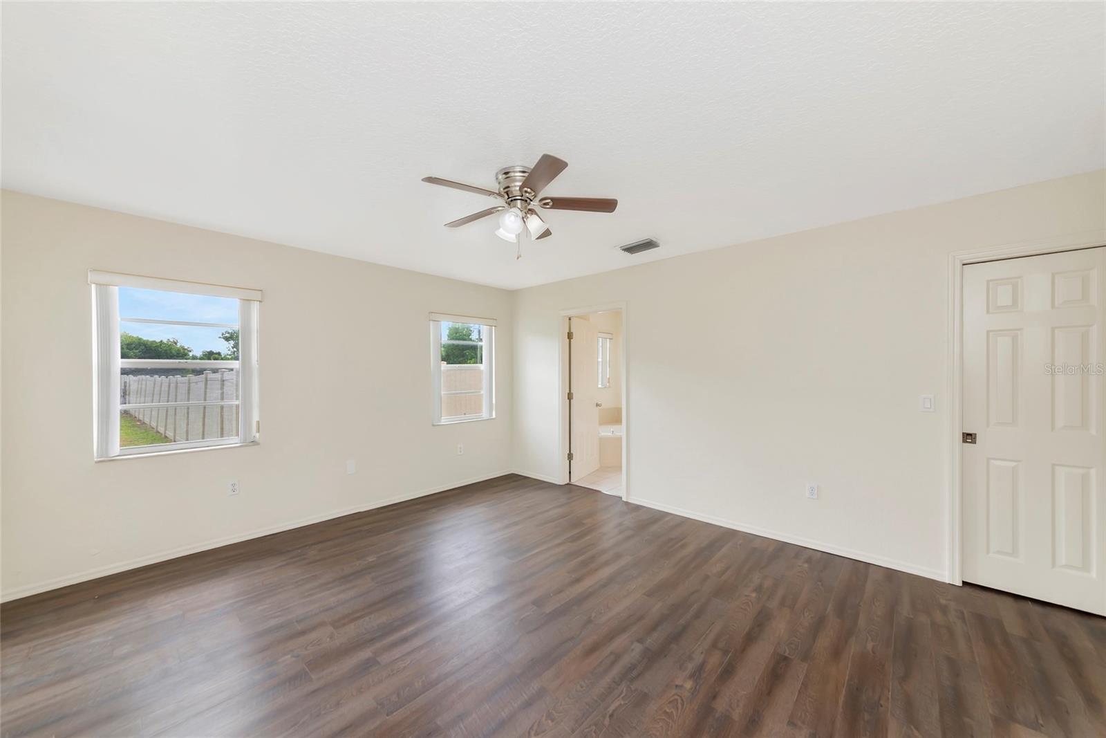 Image 13 of 52 For 5615 18th Avenue E