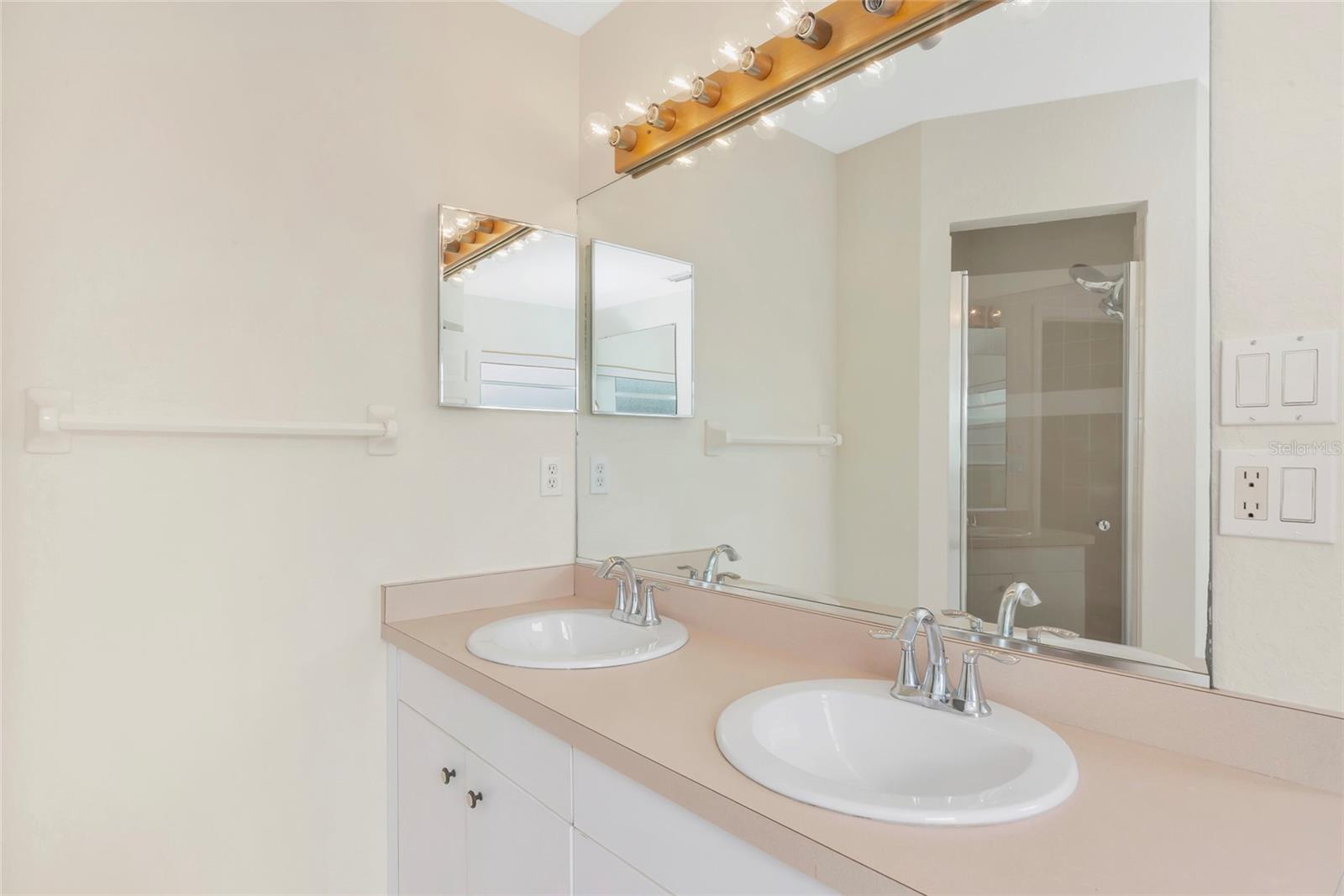 Image 15 of 52 For 5615 18th Avenue E