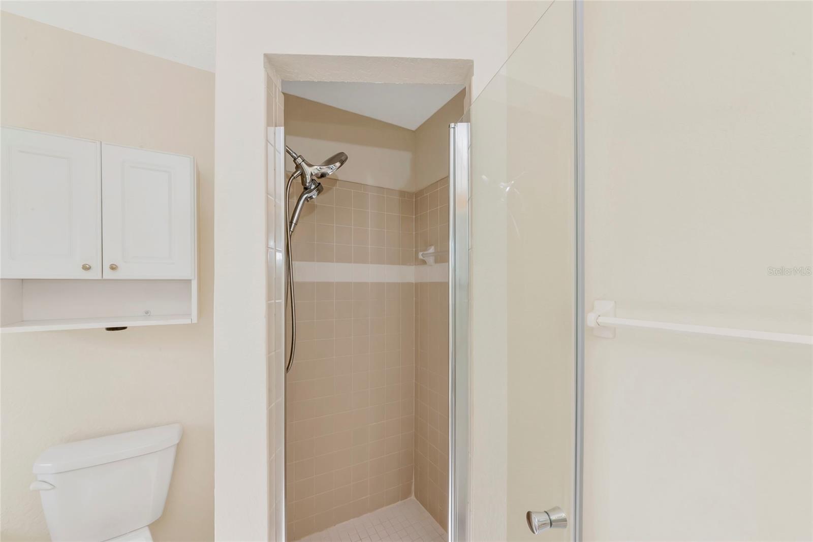 Image 18 of 52 For 5615 18th Avenue E