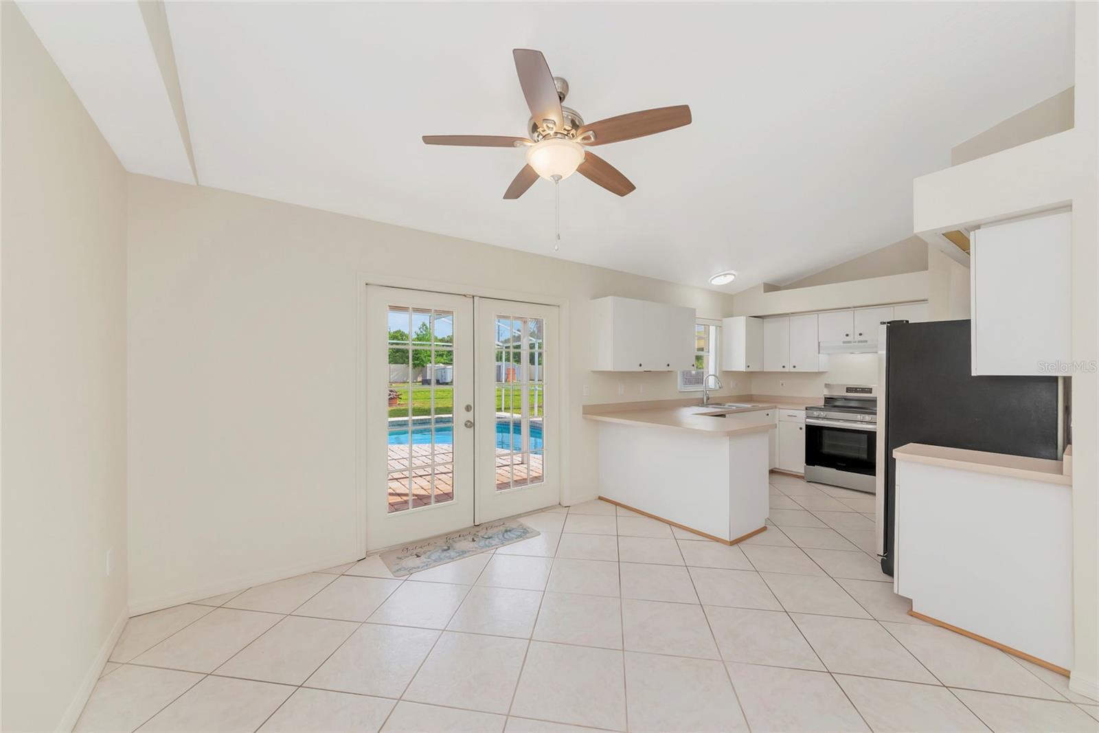 Image 19 of 52 For 5615 18th Avenue E