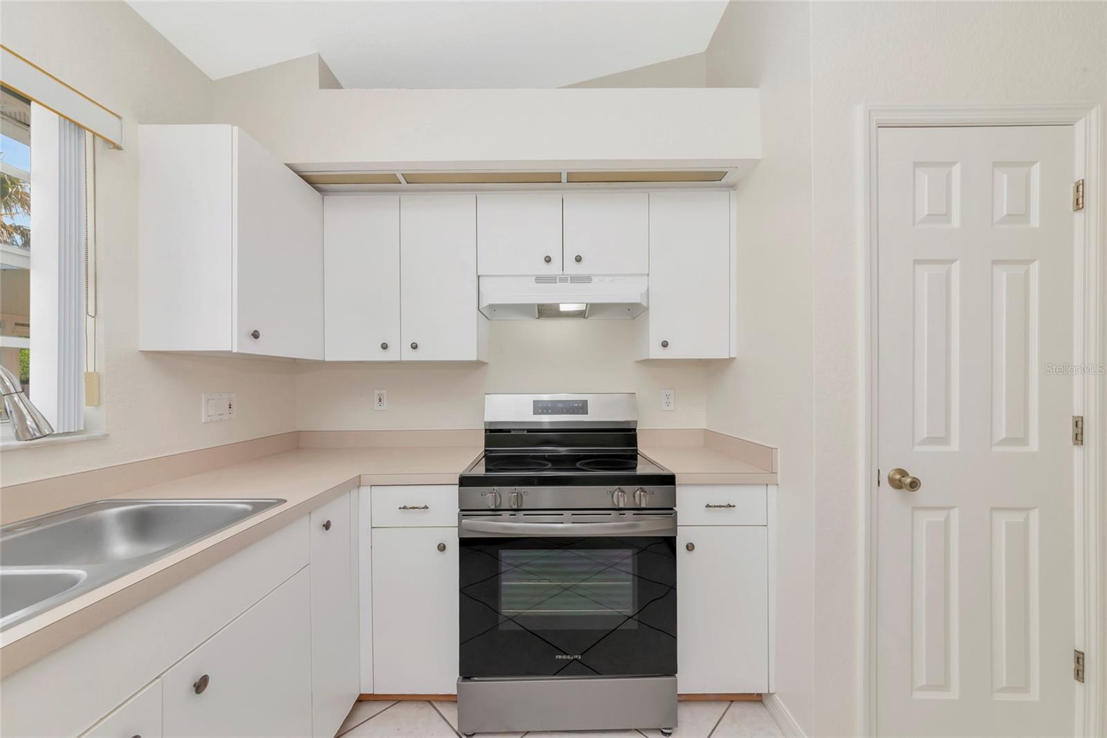 Image 24 of 52 For 5615 18th Avenue E