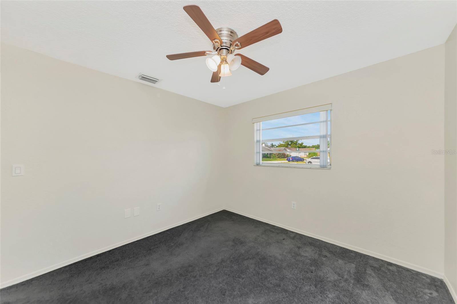 Image 32 of 52 For 5615 18th Avenue E