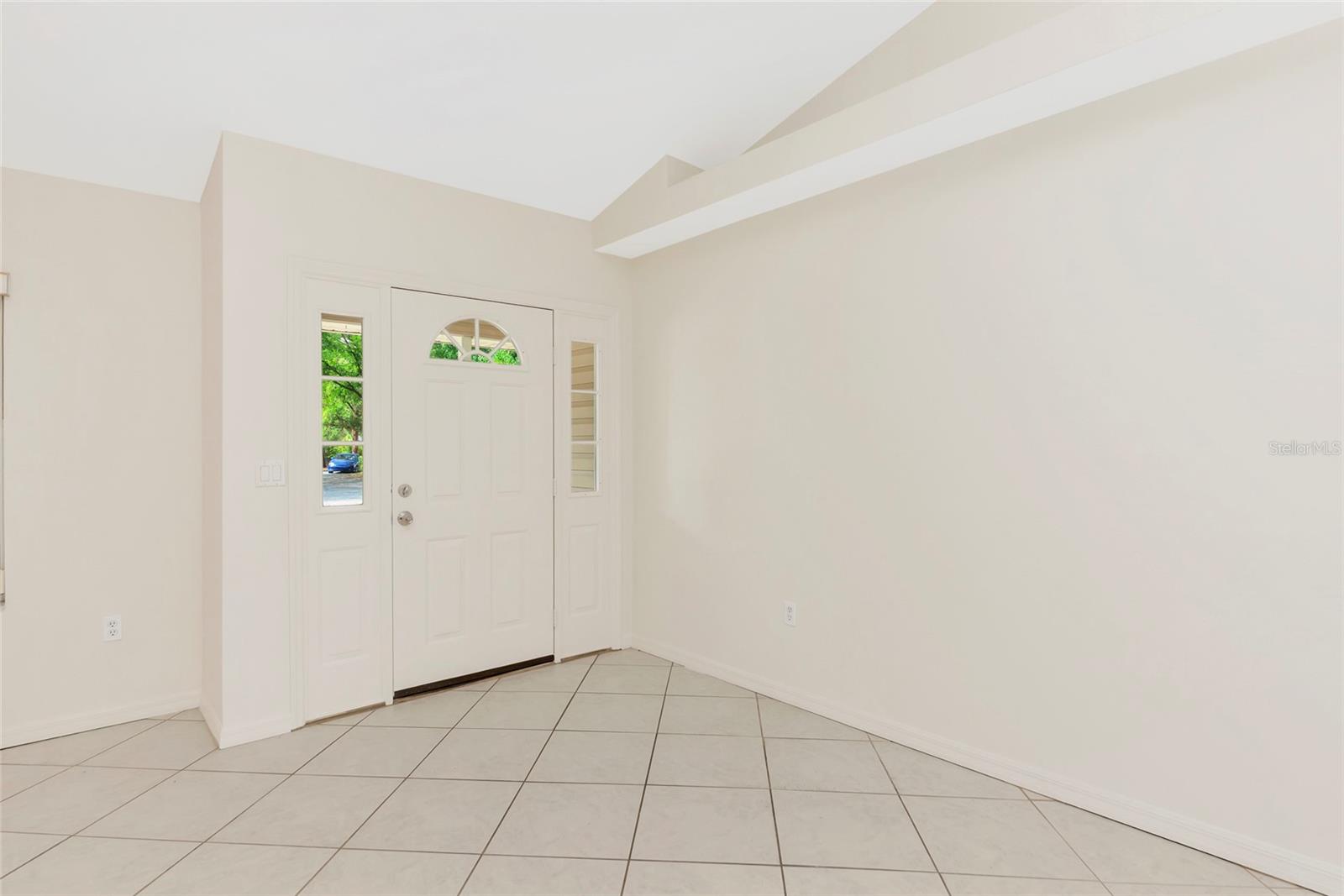 Image 5 of 52 For 5615 18th Avenue E