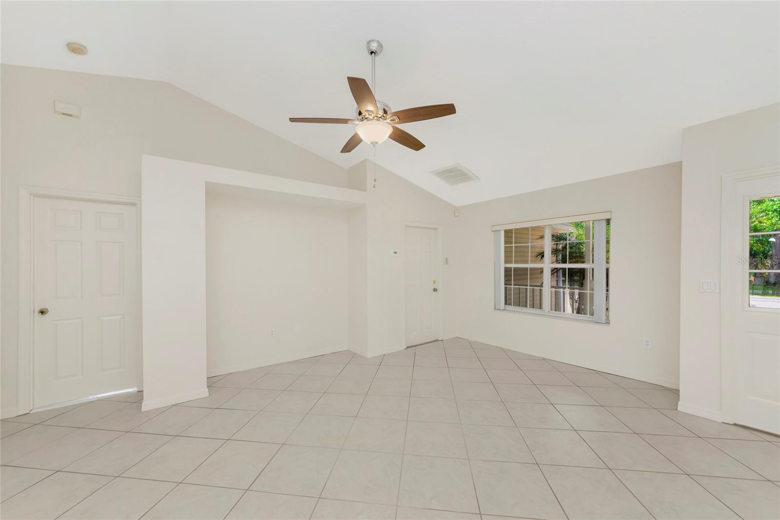 Image 7 of 52 For 5615 18th Avenue E