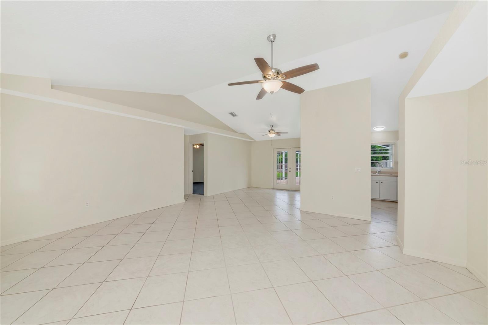 Image 9 of 52 For 5615 18th Avenue E