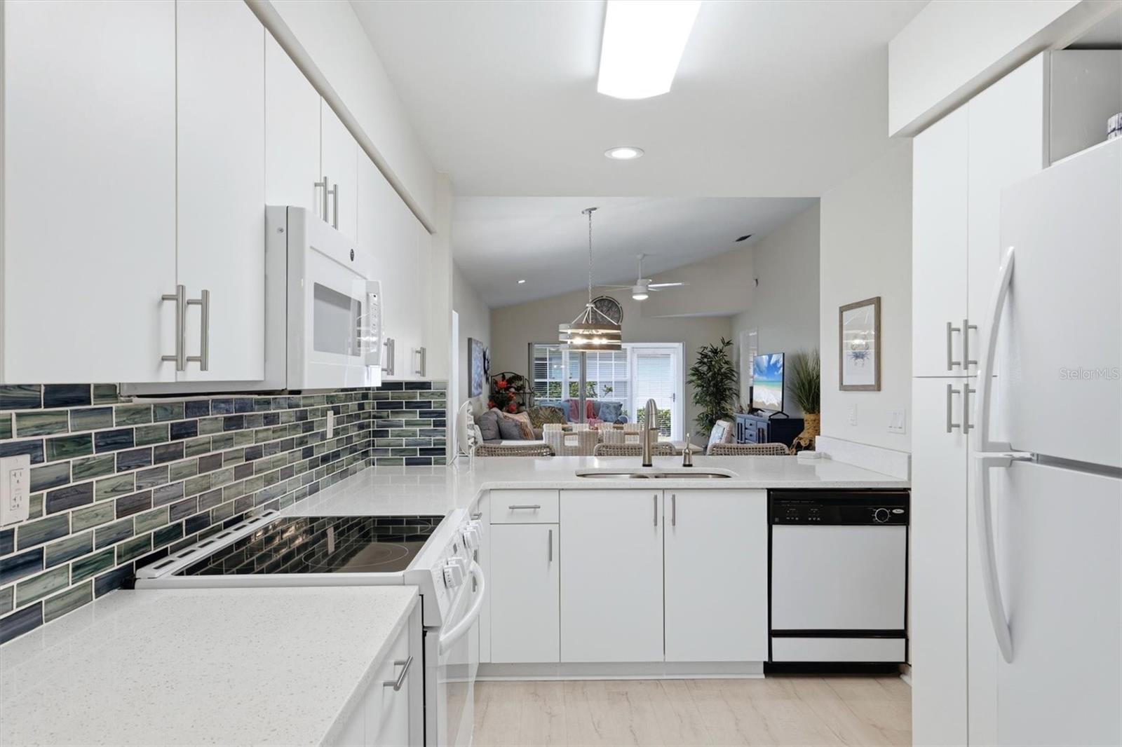 Image 8 of 45 For 6401 Approach Road 32