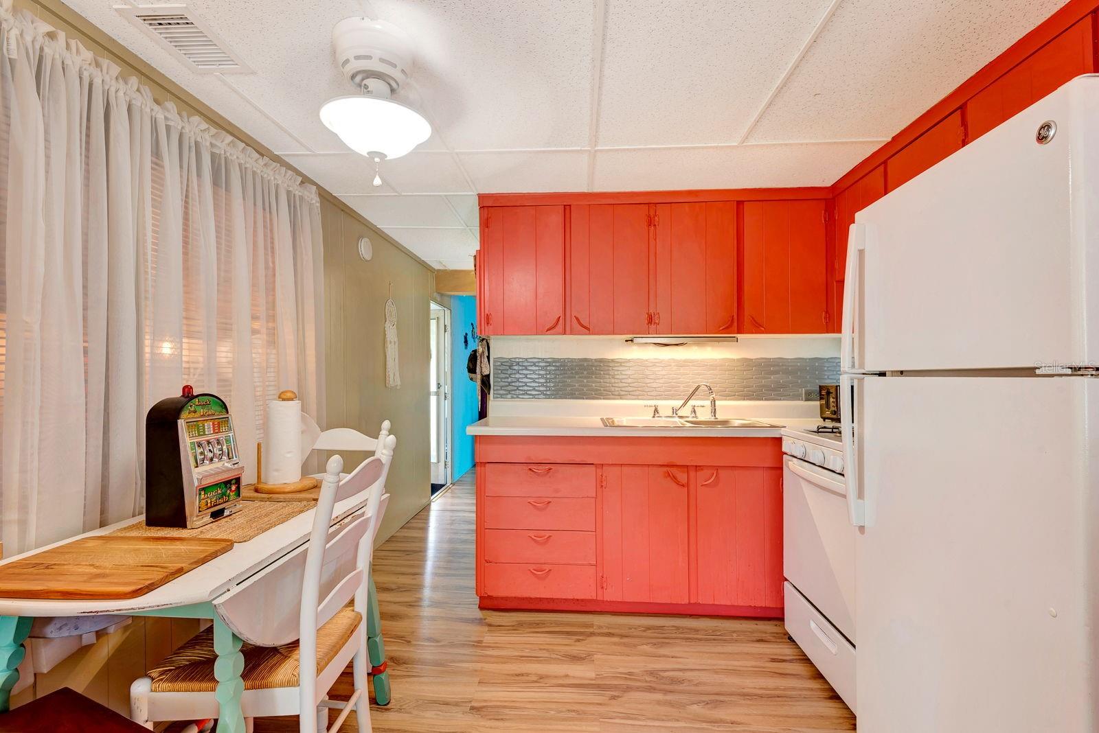 Image 12 of 27 For 515 50th Avenue Terrace W